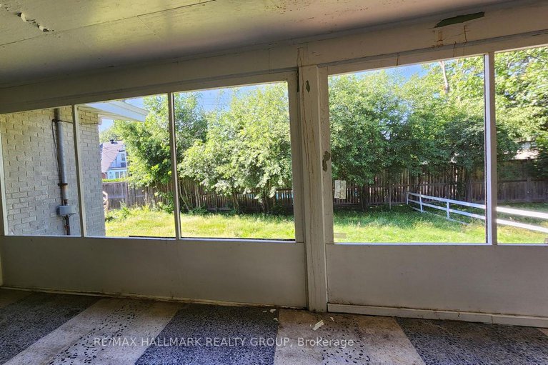 28090289/447-roger-road/alta-vistafaircrest-heights/ottawa/ontario/K1H5B7_35