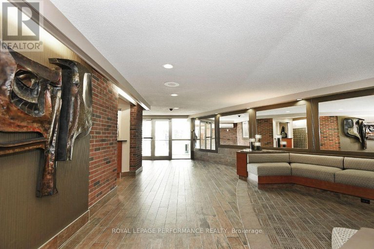 29631803/1113-20-chesterton-drive/borden-farmstewart-farmcarleton-heightsparkwood-hills/ottawa/ontario/K2E6Z7_46