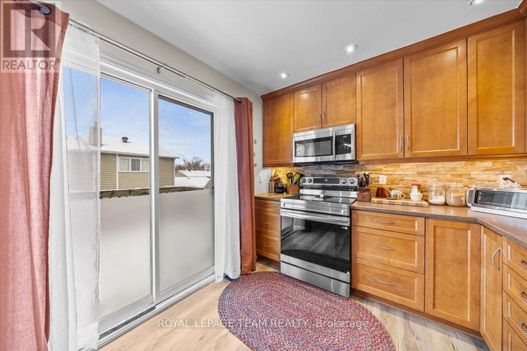 29462767/1137-chimney-hill-way/beacon-hill-south/ottawa/ontario/K1J8Z7_11