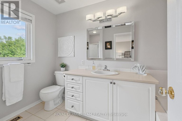 28334398/2072-dunollie-crescent/morgans-grantsouth-march/ottawa/ontario/K2W1H6_26