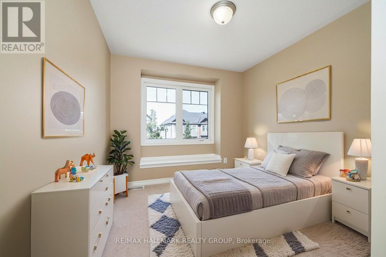 28978296/601-foxlight-circle/emerald-meadowstrailwest/ottawa/ontario/K2M0L9_28