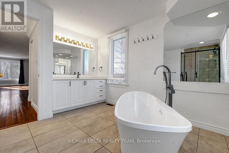 29424744/1662-hunters-run-drive-w/chapel-hill/ottawa/ontario/K1C2H3_35