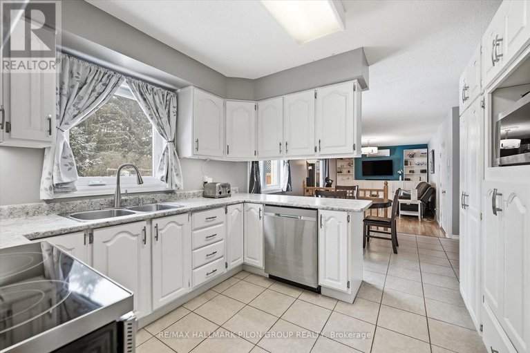 29408731/1326-dussere-street/convent-glen-south/ottawa/ontario/K1C1P4_7