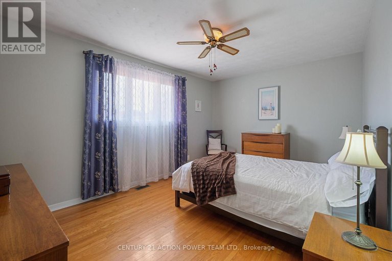 29647357/1535-st-georges-street/bilberry-creekqueenswood-heights/ottawa/ontario/K1E1R1_23