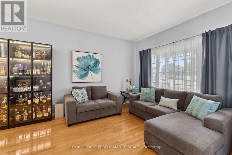 28630498/666-valin-street/fallingbrookgardenway-south/ottawa/ontario/K4A3X1_12