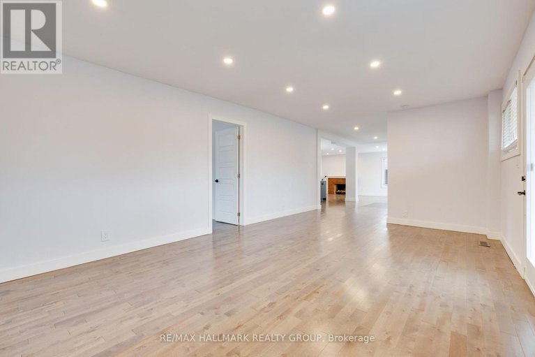 28765719/900-wingate-drive/elmvale-acresurbandale/ottawa/ontario/K1G1S5_15