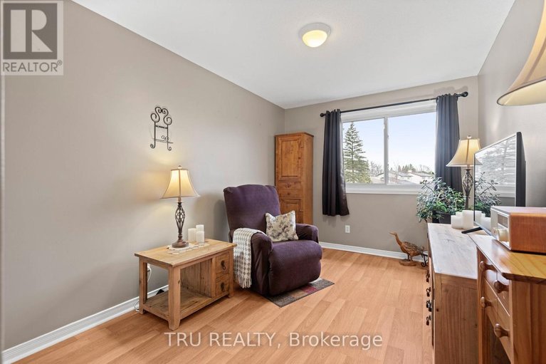 29611395/256-hoylake-crescent/bilberry-creekqueenswood-heights/ottawa/ontario/K1E2M8_31