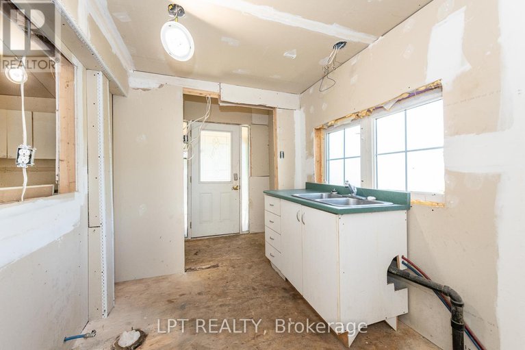 28900708/7-broadway-street/north-grenville-twp-kemptville-south/north-grenville/ontario/K0G1J0_11