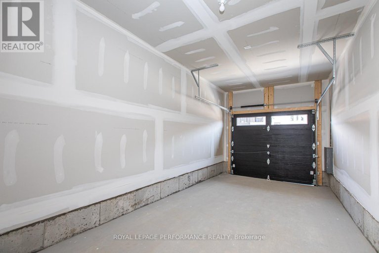 29649024/635-cordelette-circle/mer-bleuebradley-estatesanderson-park/ottawa/ontario/K1W0P2_46