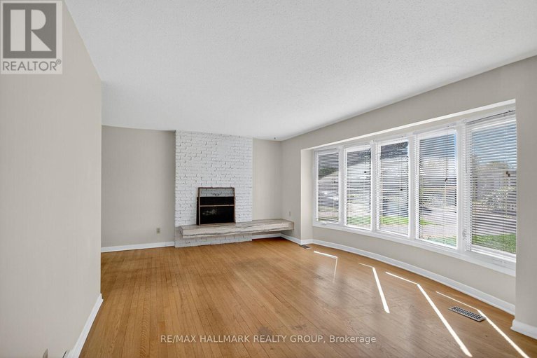 28940176/3-sutton-place/city-viewskylinefisher-heightsparkwood-hills/ottawa/ontario/K2E5G1_3