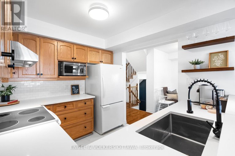 29548998/293-silbrass-private/stonebridge/ottawa/ontario/K2J5M6_15