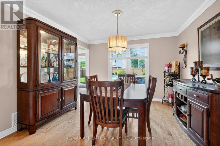 28886097/560-falwyn-crescent/fallingbrookridgemount/ottawa/ontario/K4A2A4_9