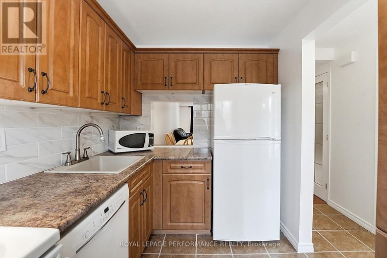 29570423/6442-bilberry-drive/orleans-wood/ottawa/ontario/K1C4P3_6