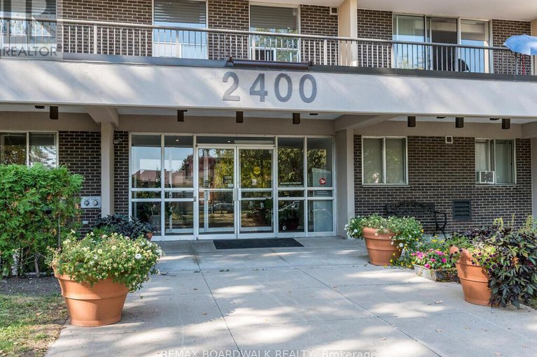 29255405/709-2400-virginia-drive/urbandale-acres/ottawa/ontario/K1H8L3_2