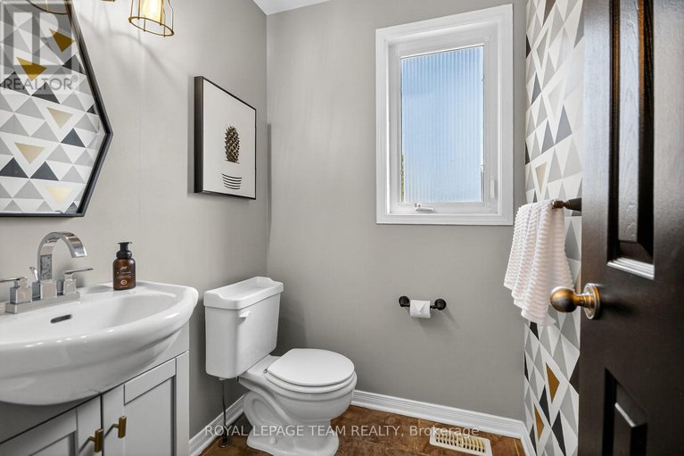 28882622/2001-dunollie-crescent/morgans-grantsouth-march/ottawa/ontario/K2W1H5_21