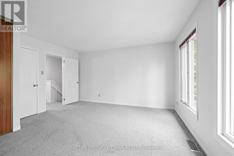 28345025/218-switzer-avenue/westborohampton-park/ottawa/ontario/K1Z7H9_13