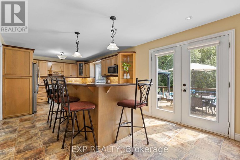 28792701/8325-albert-bouwers-circle/osgoode-twp-north-of-reg-rd-6/ottawa/ontario/K0A2P0_9