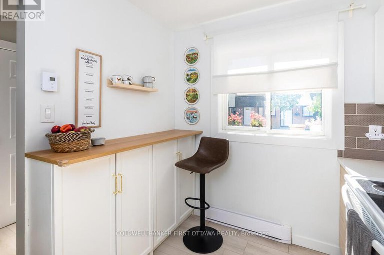 28873248/5c-woodvale-green/craig-henrywoodvale/ottawa/ontario/K2G4G9_8