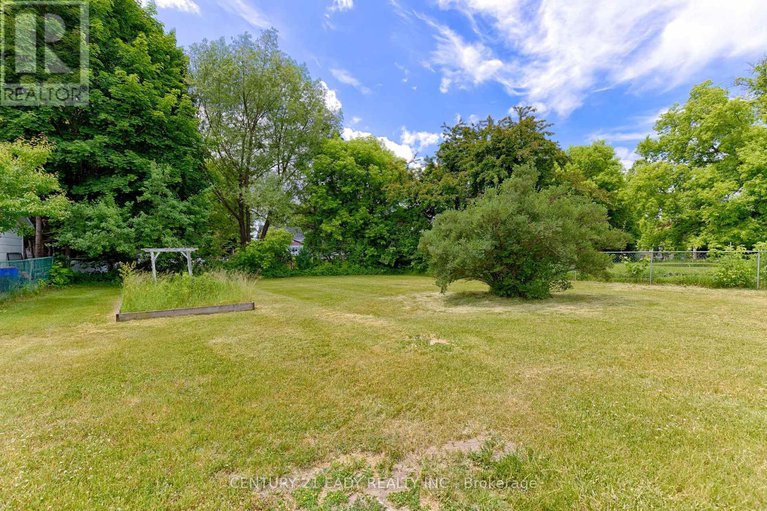 28505414/424-moore-street/renfrew/renfrew/ontario/K7V1L9_11