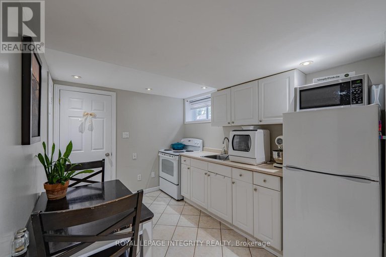 28557939/1695-gage-crescent-n/bel-air-heights/ottawa/ontario/K2C0Z7_23