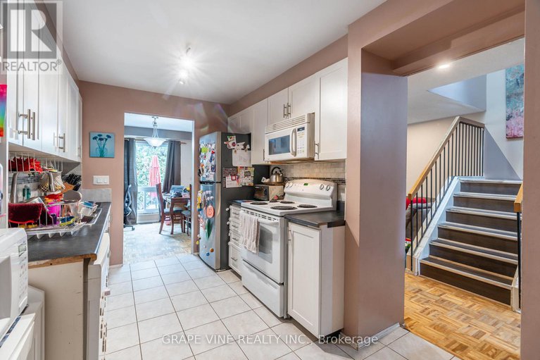 28512163/b-30b-castlebrook-lane/centrepointe/ottawa/ontario/K2G5G5_6
