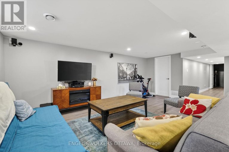 29665272/754-cork-street/elmvale-acres/ottawa/ontario/K1G1X9_29