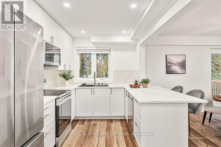 29072424/12-bayside-private/mooneys-bayriverside-park/ottawa/ontario/K1V9R3_15