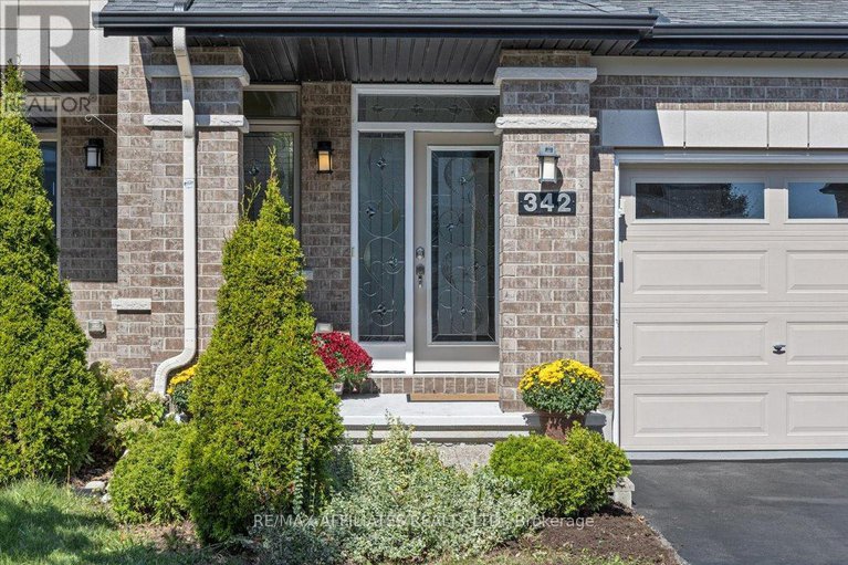 28911964/342-melodie-street/mer-bleuebradley-estatesanderson-park/ottawa/ontario/K1W0H9_2