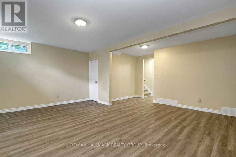 28349257/1701-lafrance-drive/queenswood-heights-south/ottawa/ontario/K1E2L7_31