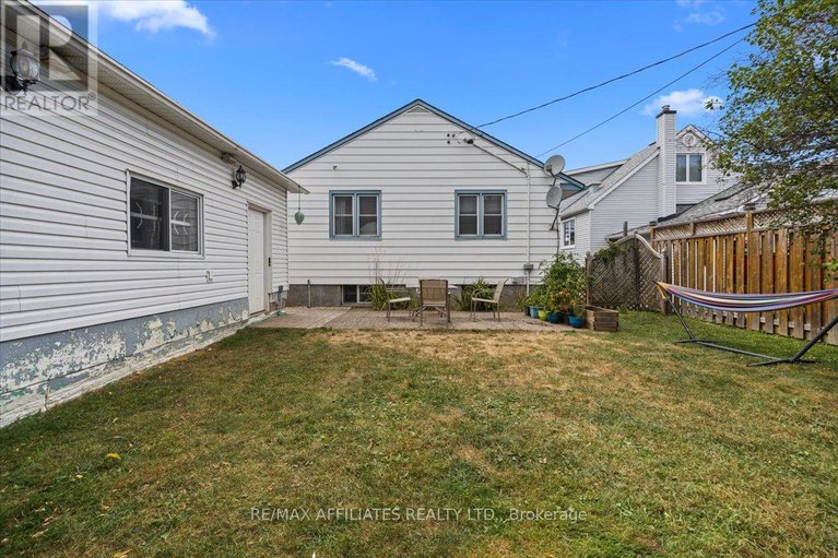 28777178/1490-laperriere-avenue/carlington/ottawa/ontario/K1Z7S9_30