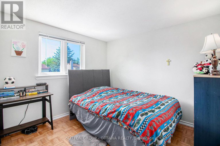28564985/848-borland-drive/chatelaine-village/ottawa/ontario/K1E1X5_14