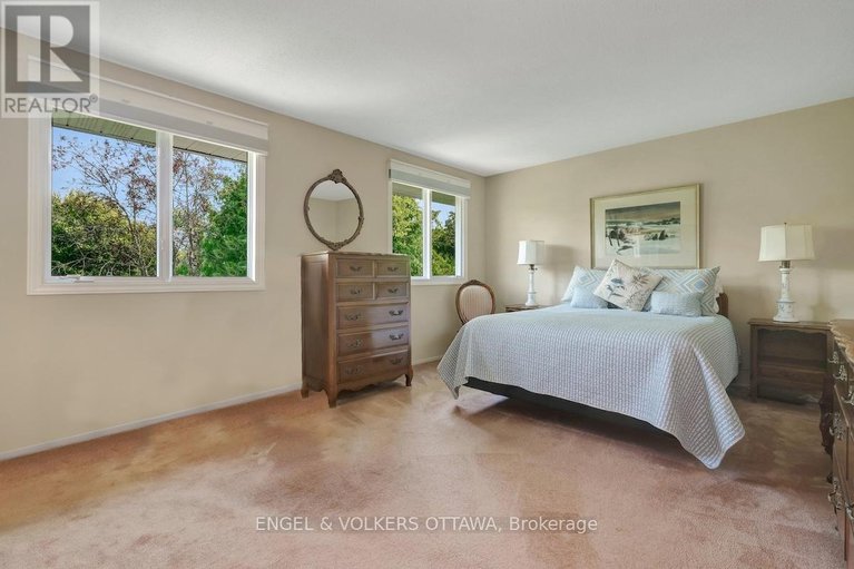28812016/15-dickson-street/bruce-farmgraham-parkqualicumbellands/ottawa/ontario/K2H7H6_31