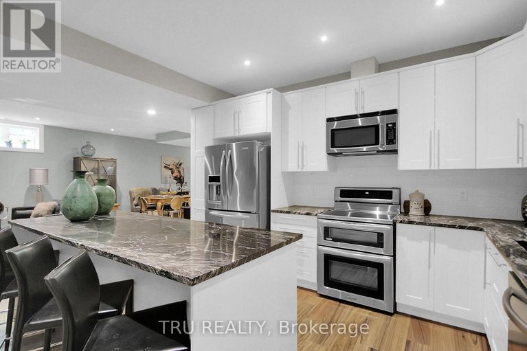 28474227/7909-parkway-road/osgoode-twp-north-of-reg-rd-6/ottawa/ontario/K0A2P0_28