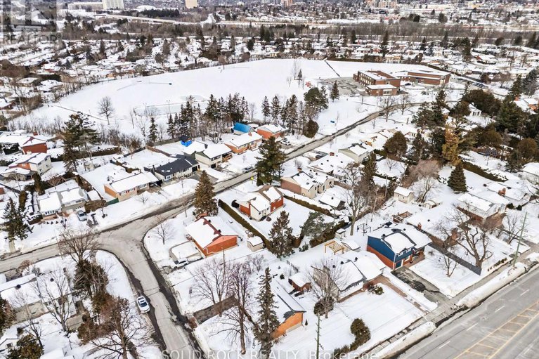 29399475/990-harkness-avenue/riverside-park/ottawa/ontario/K1V6P2_35