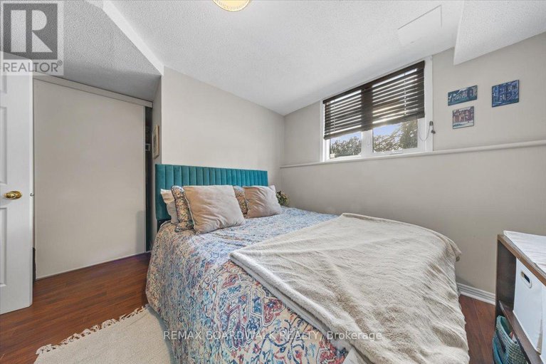 29344607/a-6623-bilberry-drive/convent-glen-north/ottawa/ontario/K1C4N5_26