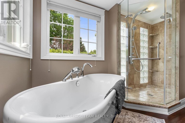 28424968/524-broadview-avenue/mckellarhighland/ottawa/ontario/K2A2L4_22