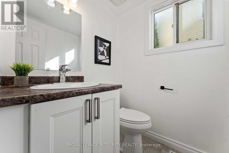 28688332/2044-wildflower-drive/queenswood-heights-south/ottawa/ontario/K1E3R5_12