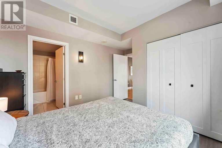 28620989/304-70-landry-street/vanier/ottawa/ontario/K1L0A8_28