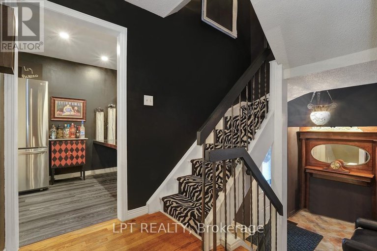 29180960/56-sandhurst-court/mooneys-bayriverside-park/ottawa/ontario/K1V9V4_8