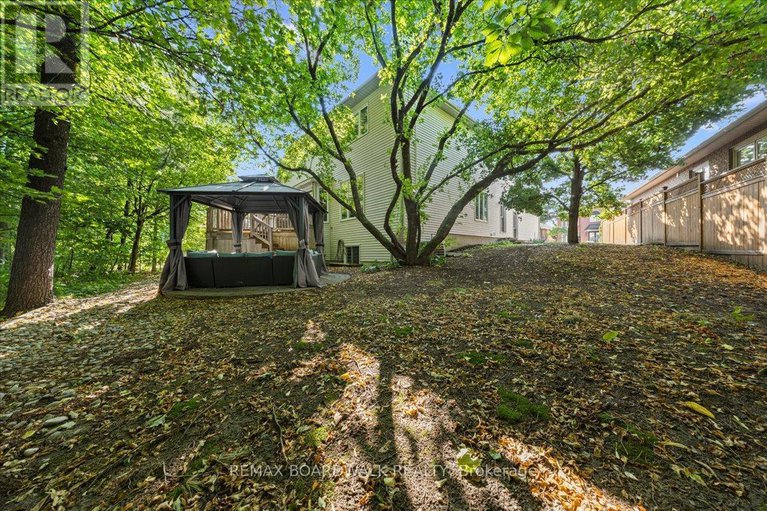 29312529/1367-talcy-crescent/fallingbrookridgemount/ottawa/ontario/K4A3C4_45