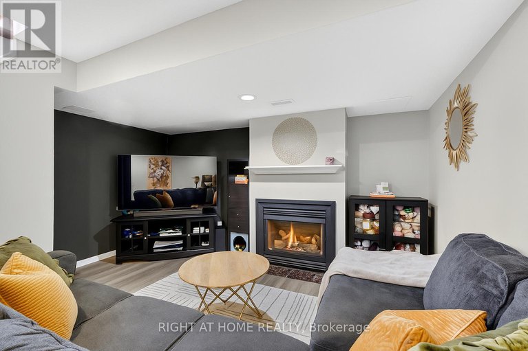 29164744/812-nesting-way/fallingbrookgardenway-south/ottawa/ontario/K4A3X2_19