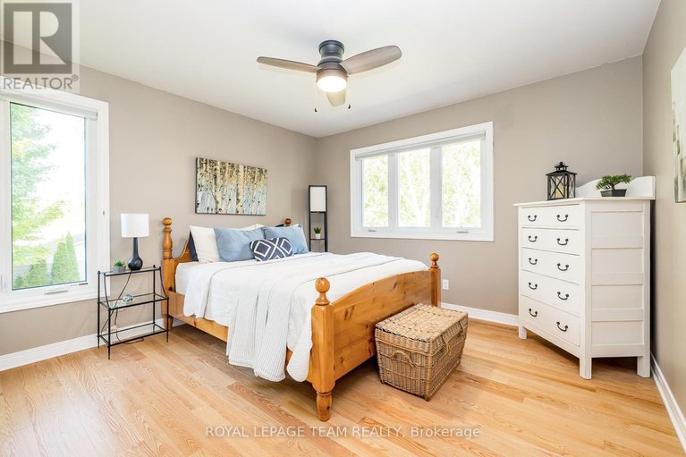 28910635/5239-mclean-crescent/manotick-long-island-nicholls-island/ottawa/ontario/K4M1G1_33