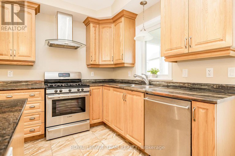 29034241/115-york-crossing-road/village-of-russell/russell/ontario/K4R0C5_16