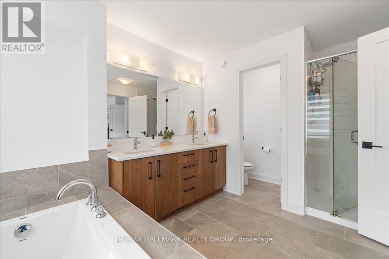 29259566/6461-renaud-road/mer-bleuebradley-estatesanderson-park/ottawa/ontario/K1W0R8_24