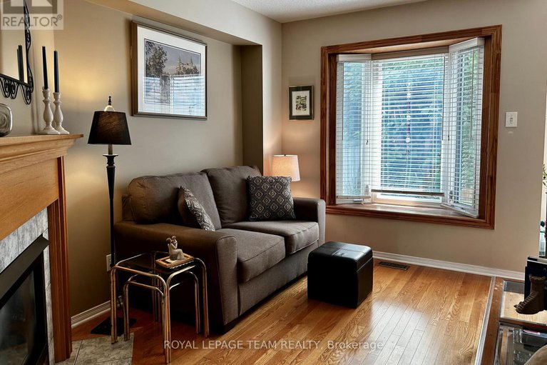 28666132/15-santa-cruz-private/riverview-park/ottawa/ontario/K1G6M5_12
