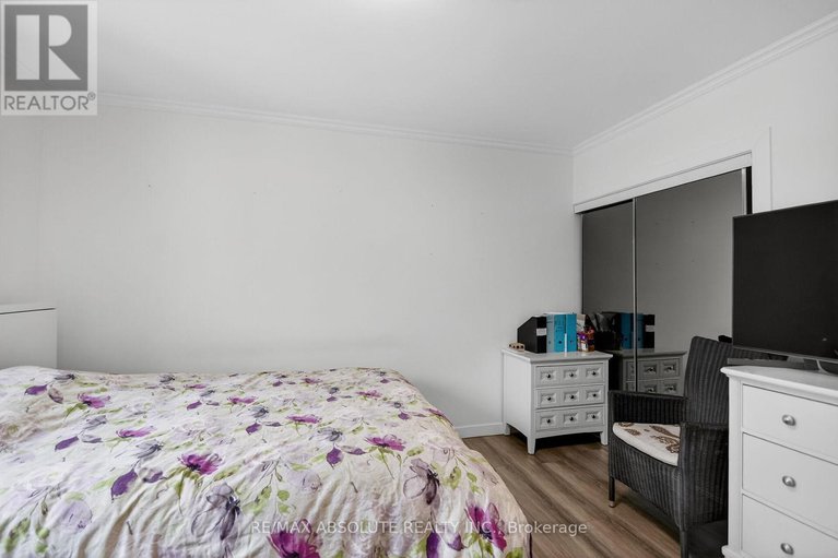 29171817/147-longpre-street/vanier/ottawa/ontario/K1L7J5_21