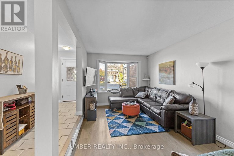 28981486/1130-st-emmanuel-terrace/convent-glen-north/ottawa/ontario/K1C2J7_8