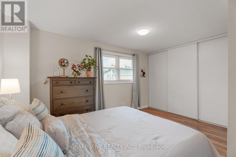 28499106/43-bentbrook-crescent/heritage-park/ottawa/ontario/K2J3Y1_24