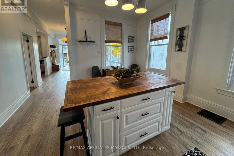 29078821/11-elgin-street-e/alexandria/north-glengarry/ontario/K0C1A0_17