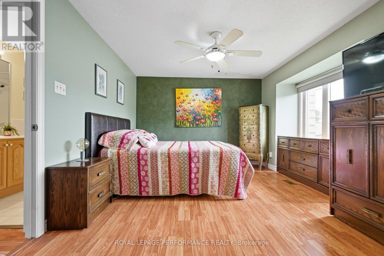 28895549/2463-orient-park-drive/blackburn-hamlet-south/ottawa/ontario/K1B4N2_18